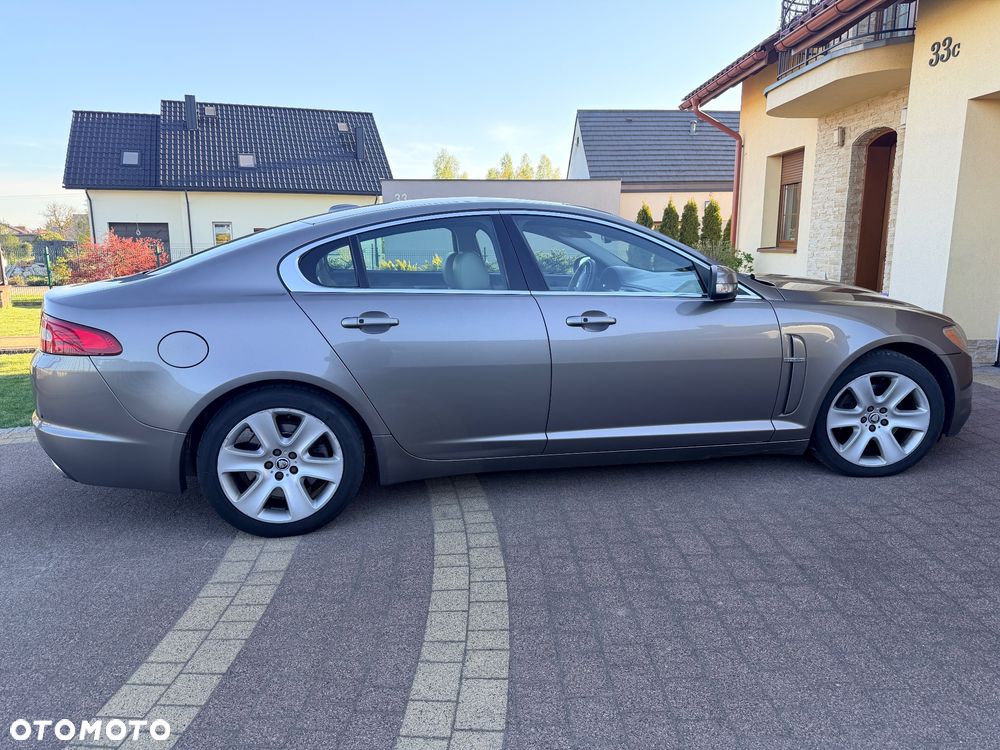 Jaguar XF 2.7 V6 Premium Luxury - 3