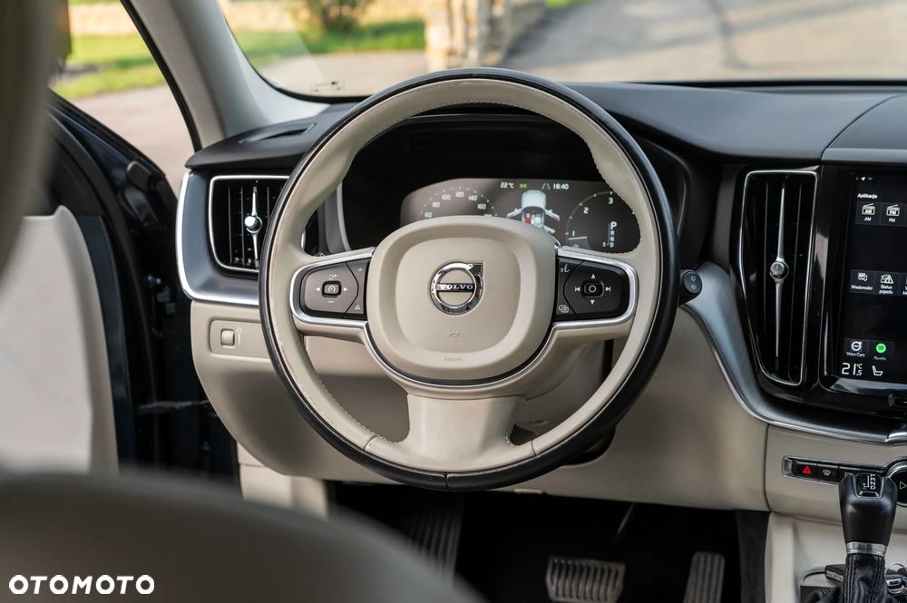 Volvo XC 60 D4 AWD Geartronic Momentum - 24