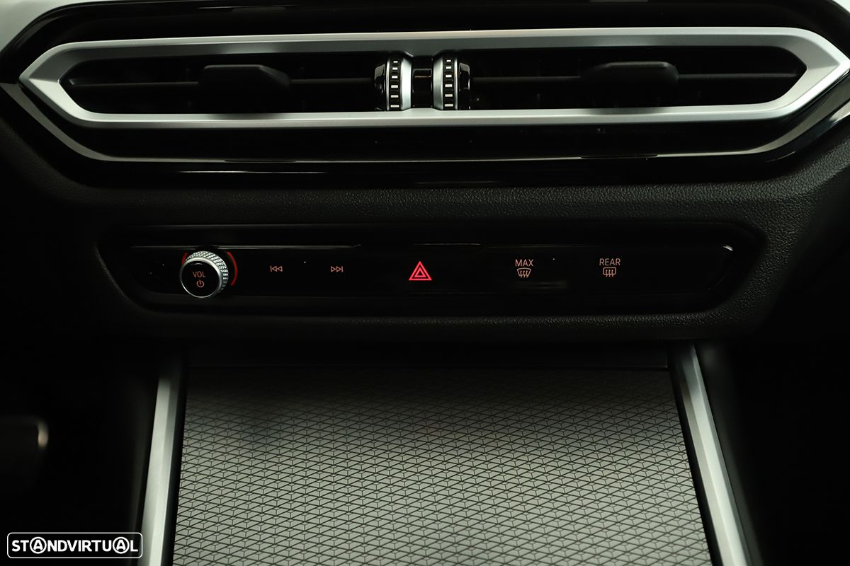 BMW 320 d Touring Pack Desportivo M Auto - 12