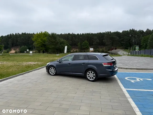 Toyota Avensis 2.2 D-4D Premium - 2