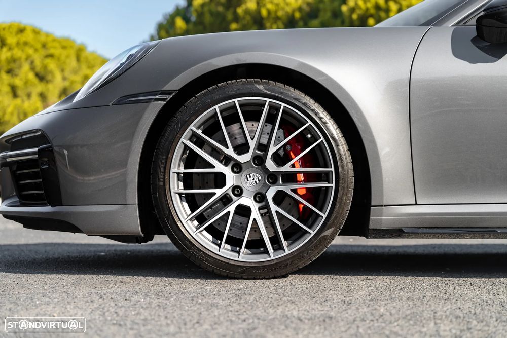 Porsche 911 (992) Turbo - 8