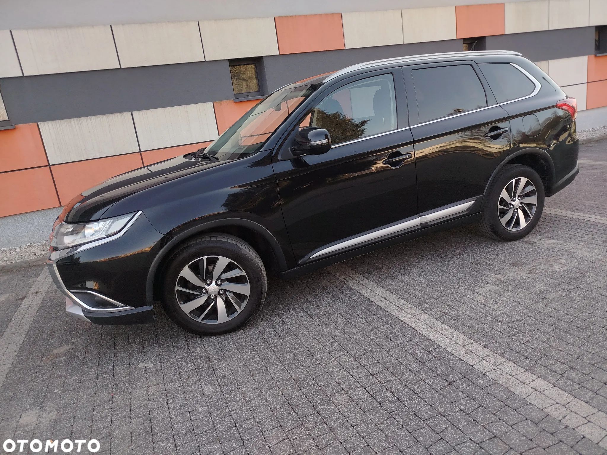 Mitsubishi Outlander 2.2 DID Intense + - 1