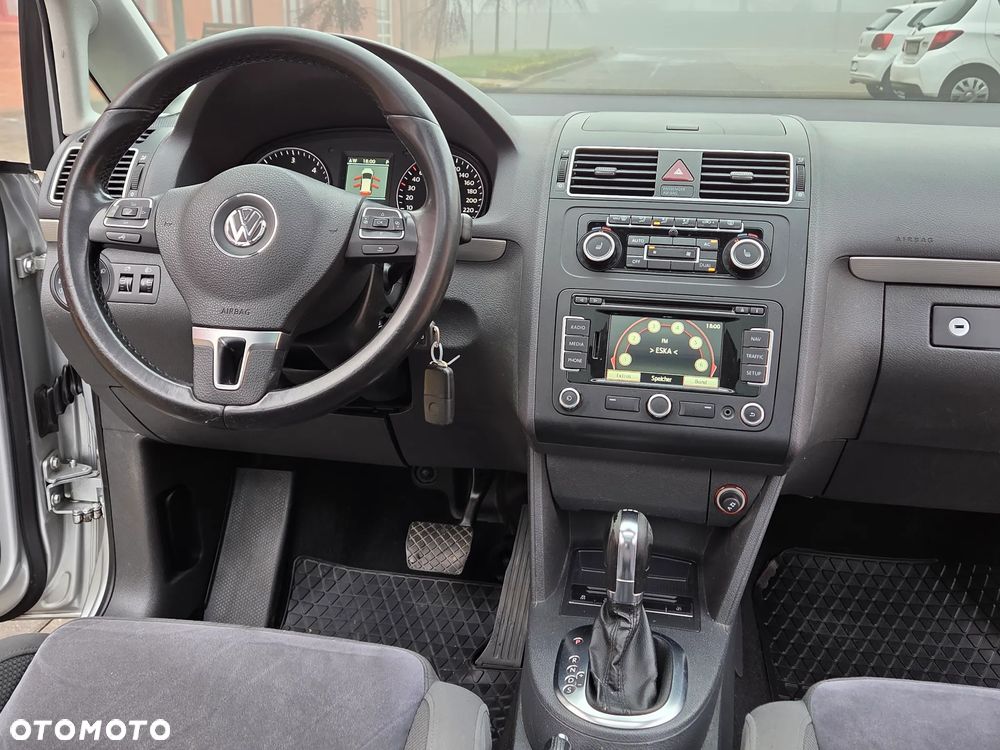 Volkswagen Touran 1.6 TDI DPF BlueMotion Technology DSG Highline - 21