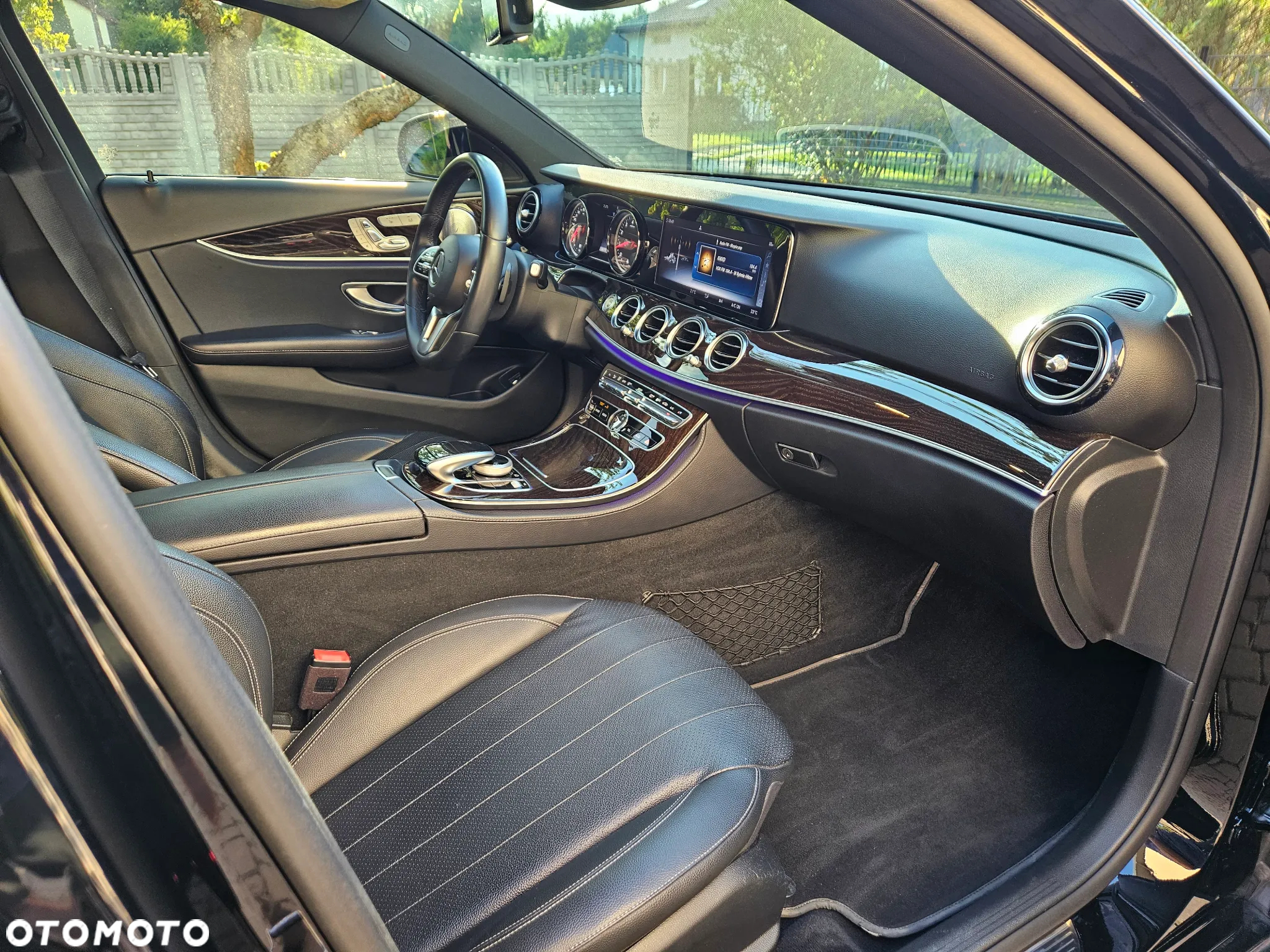 Mercedes-Benz Klasa E 300 9G-TRONIC AMG Line - 22