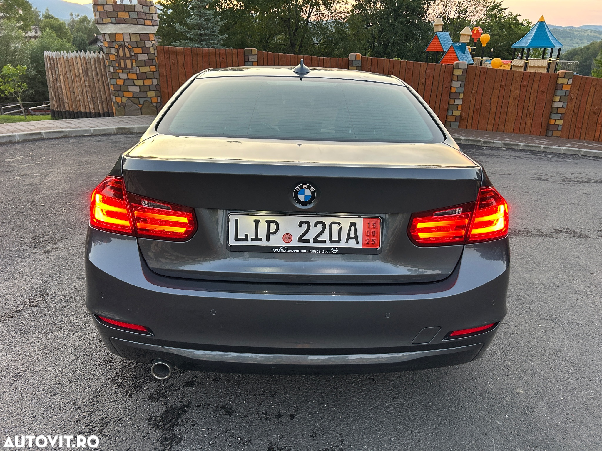 BMW Seria 3 320d Touring Sport Line - 4
