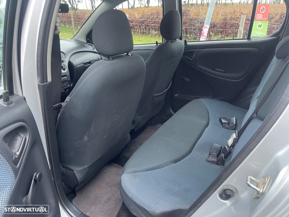 Toyota Yaris 1.0 Terra AC - 10