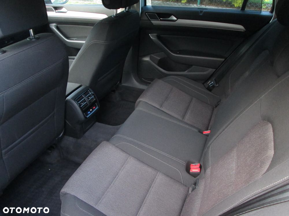 Volkswagen Passat Variant 2.0 TDI (BlueMotion Technology) Highline - 16