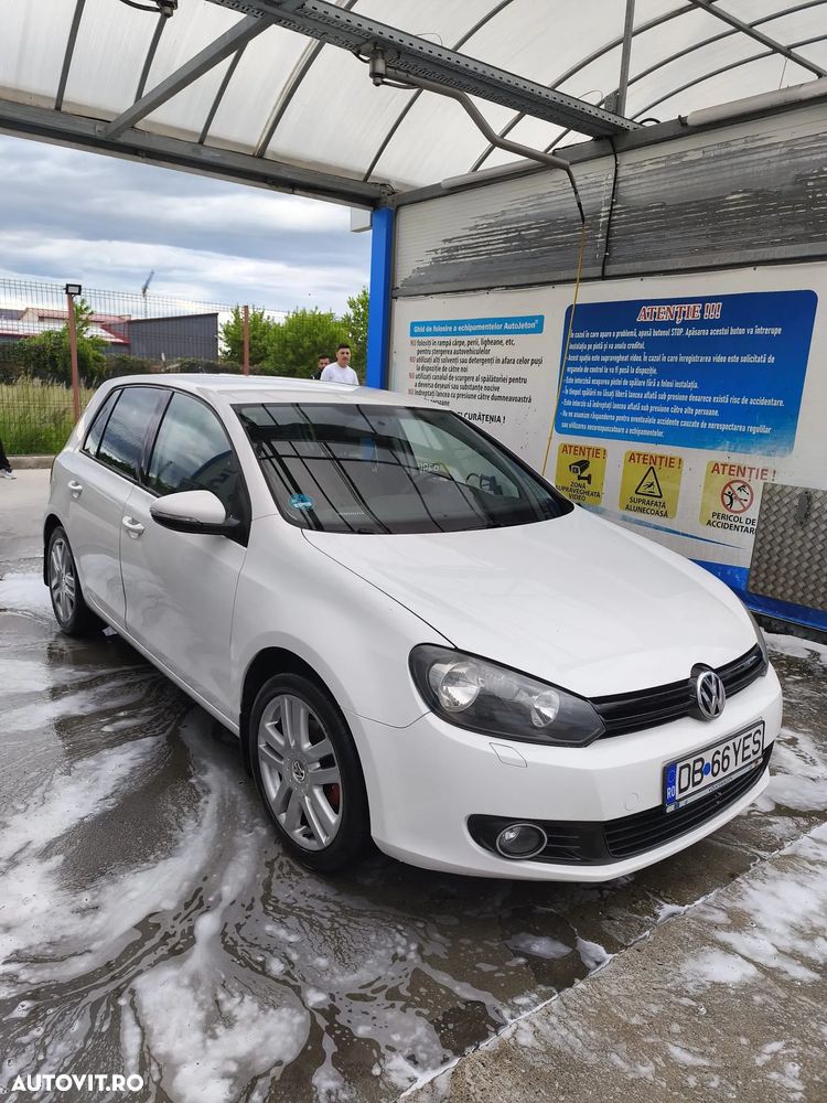 Volkswagen Golf - 1