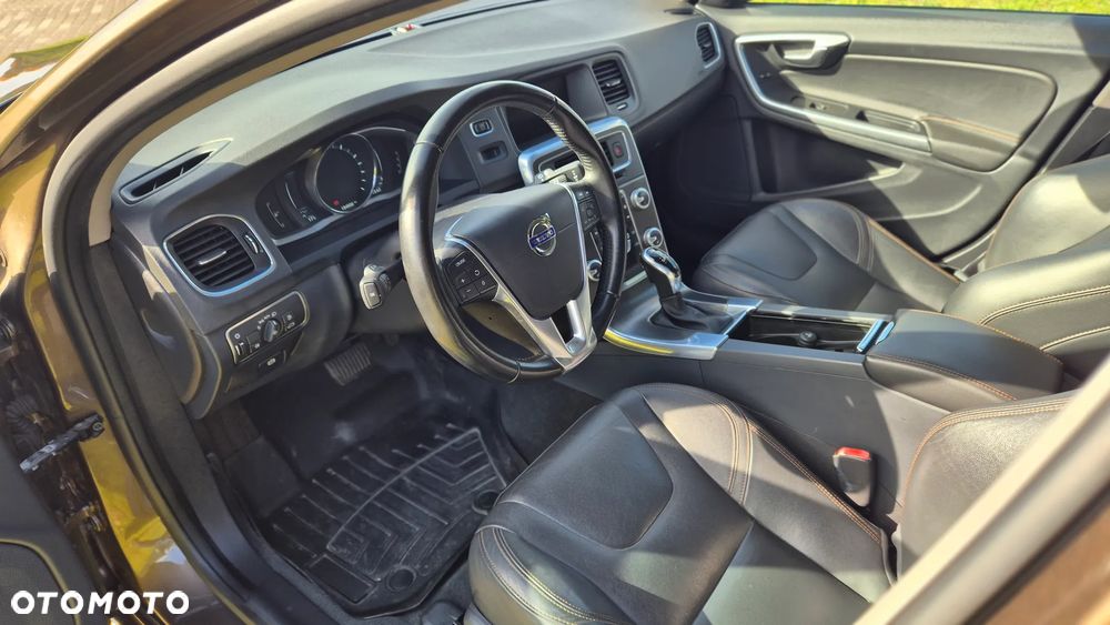 Volvo V60 Cross Country T5 AWD Momentum - 12