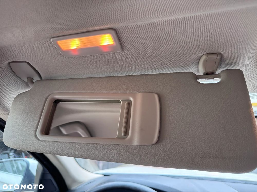 BMW Seria 5 525d xDrive - 29