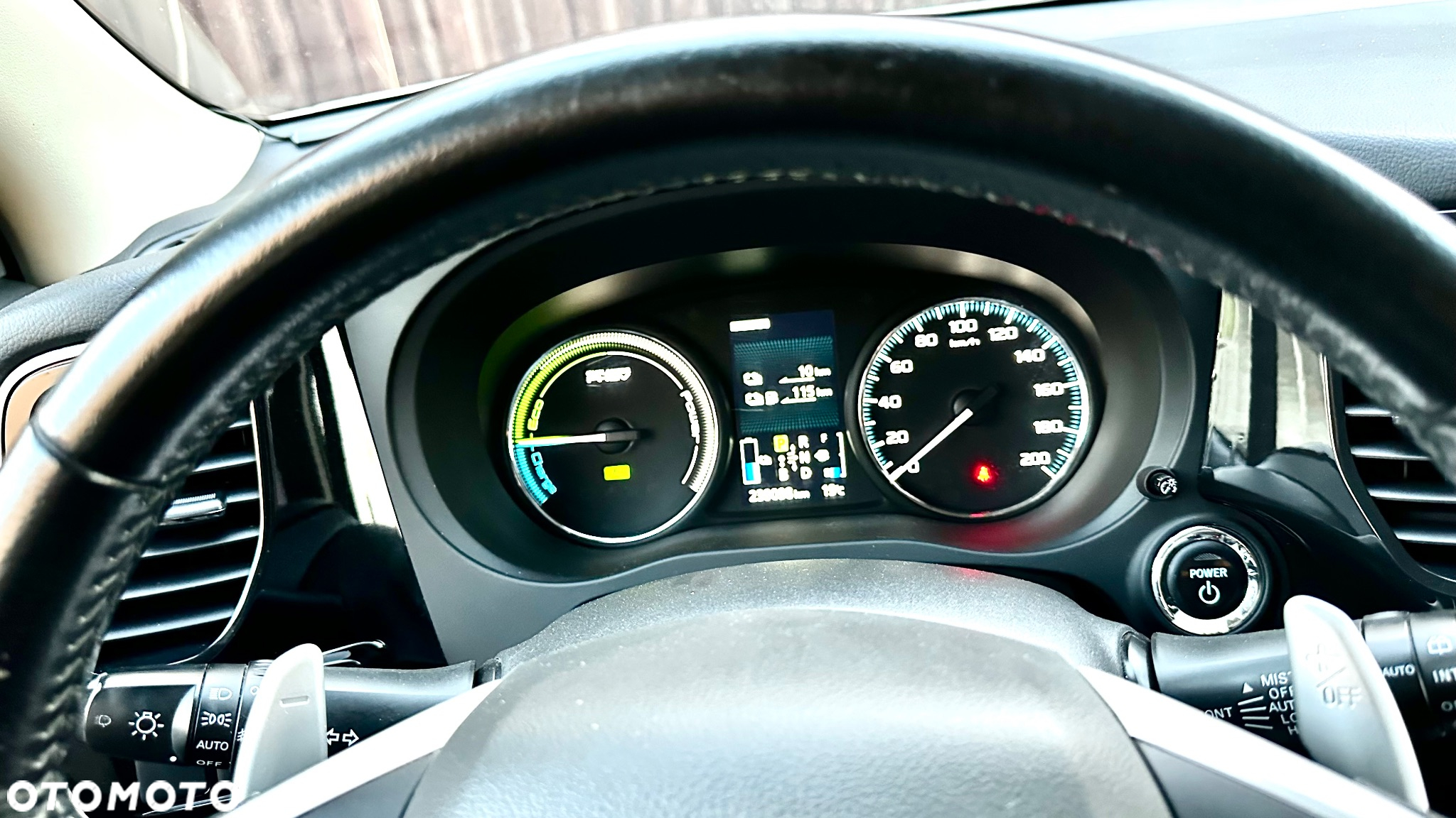 Mitsubishi Outlander 2.0 4WD Plug-In Hybrid Top - 27