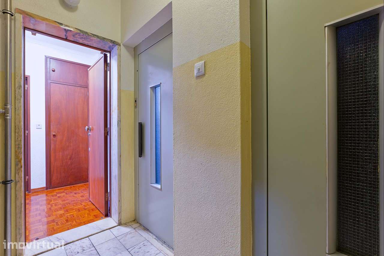 Apartamento T2+1 c/ 2 Marquises em Rio de Mouro, Sintra - Grande imagem: 3/39