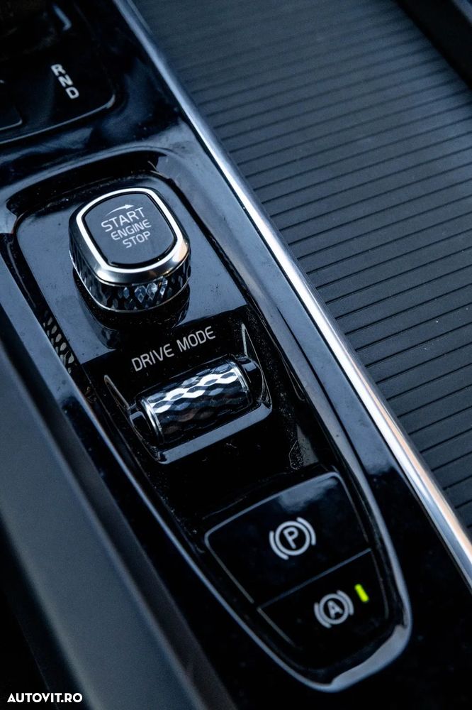 Volvo XC 60 B4 D AWD Ultimate Dark - 8