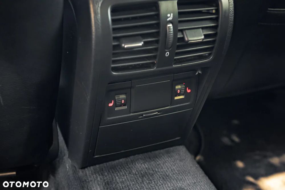 Volkswagen Passat Variant 3.2 V6 FSI 4Motion DSG Highline - 34