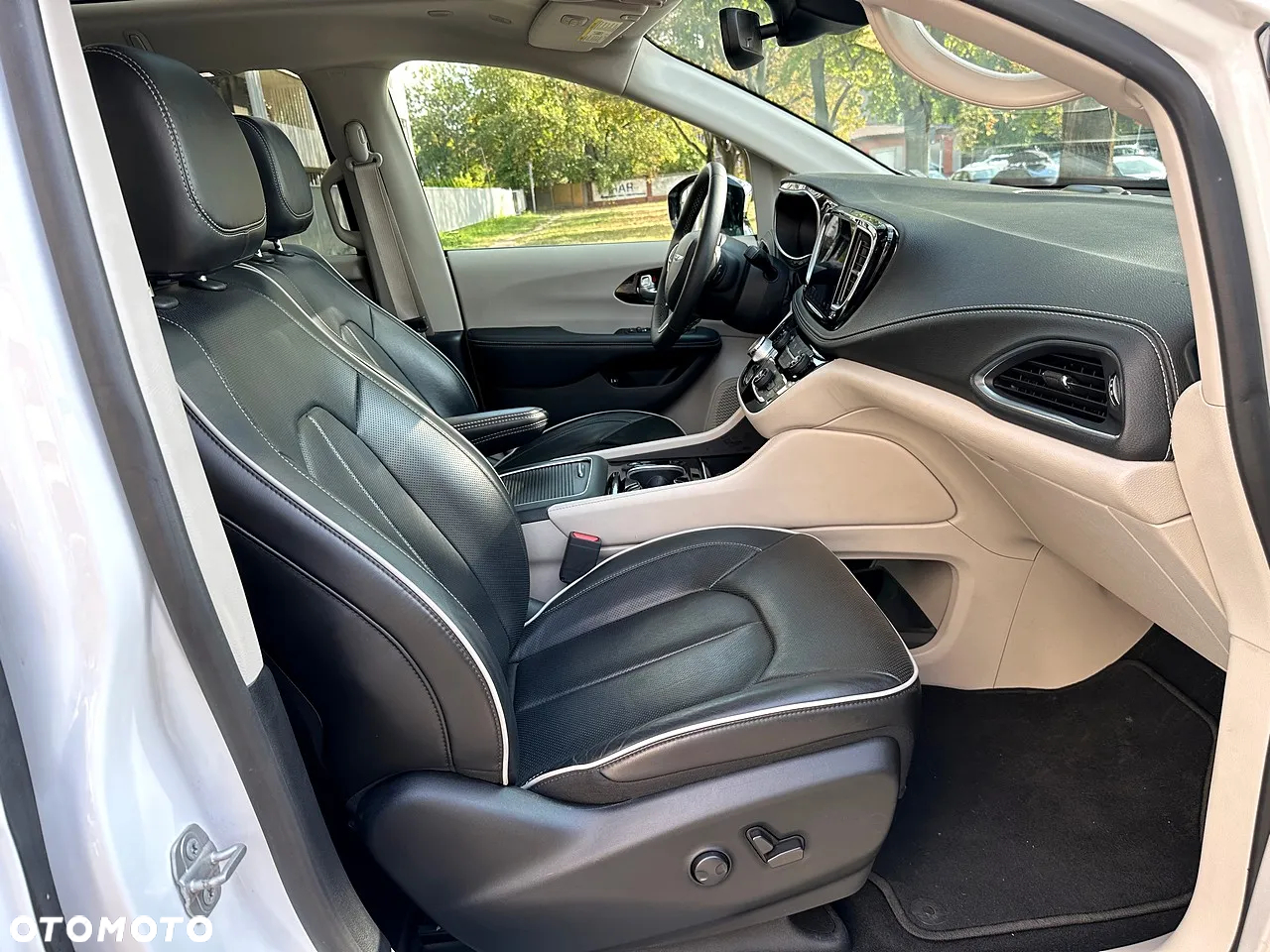 Chrysler Pacifica - 19