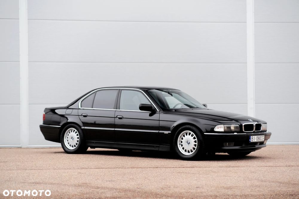 BMW Seria 7 740i V8 - 5