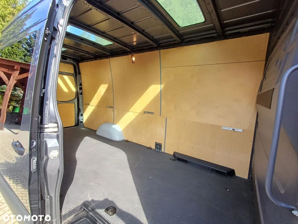Mercedes-Benz Sprinter - 15