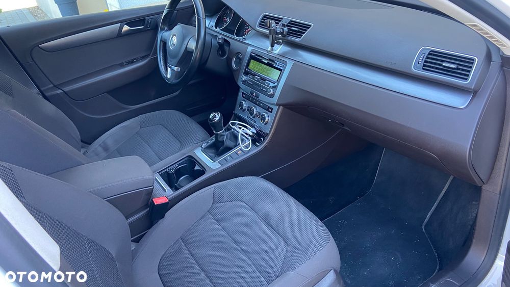 Volkswagen Passat 2.0 TDI Comfortline - 8