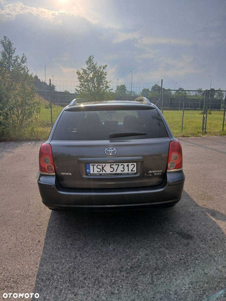 Toyota Avensis - 6