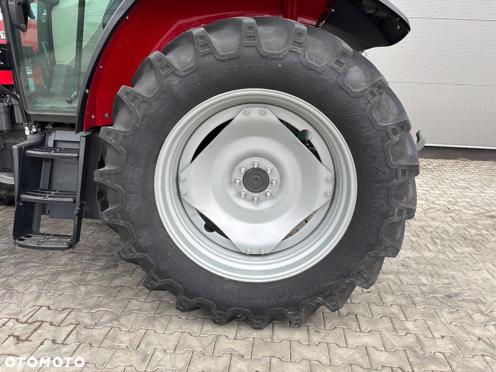 Massey Ferguson 5709M - 11