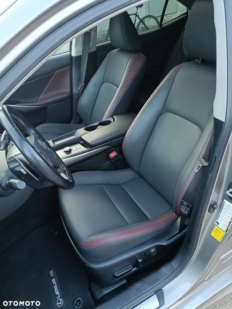 Lexus IS 200t / 300 Prestige - 10