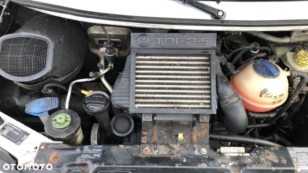 Volkswagen Caravelle - 5