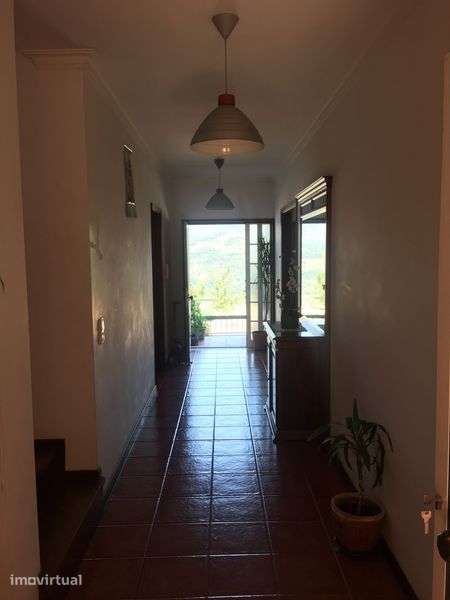 Moradia T4 com vista rio, garagem e jardim em Resende - Grande imagem: 5/9