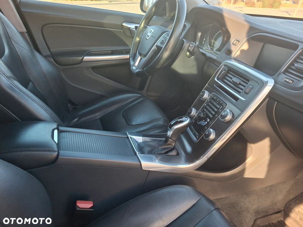 Volvo V60 D3 Drive-E Momentum - 10
