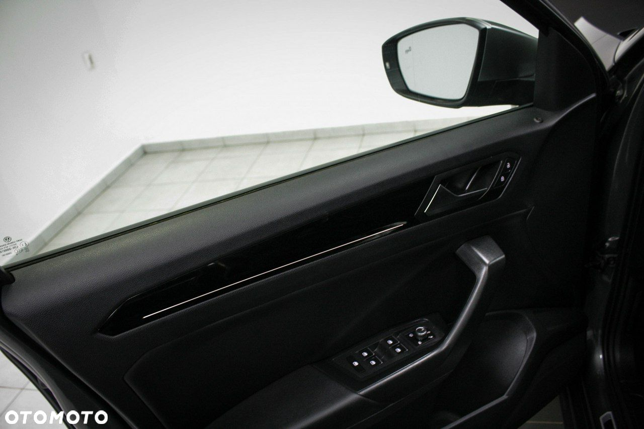 Volkswagen T-Roc - 28