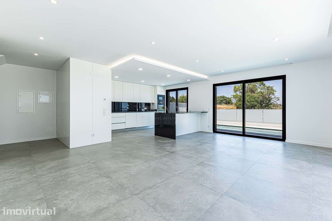 Moradia T3+1 com Piscina e Garagem - Mexilhoeira Grande - Grande imagem: 4/35