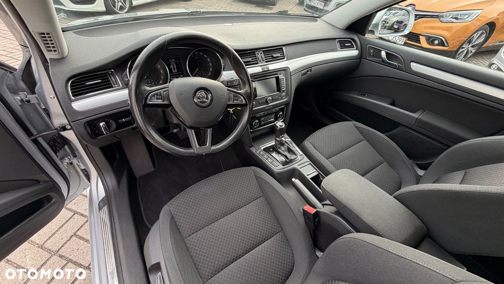 Skoda Superb 2.0 TDI DSG Ambition - 26