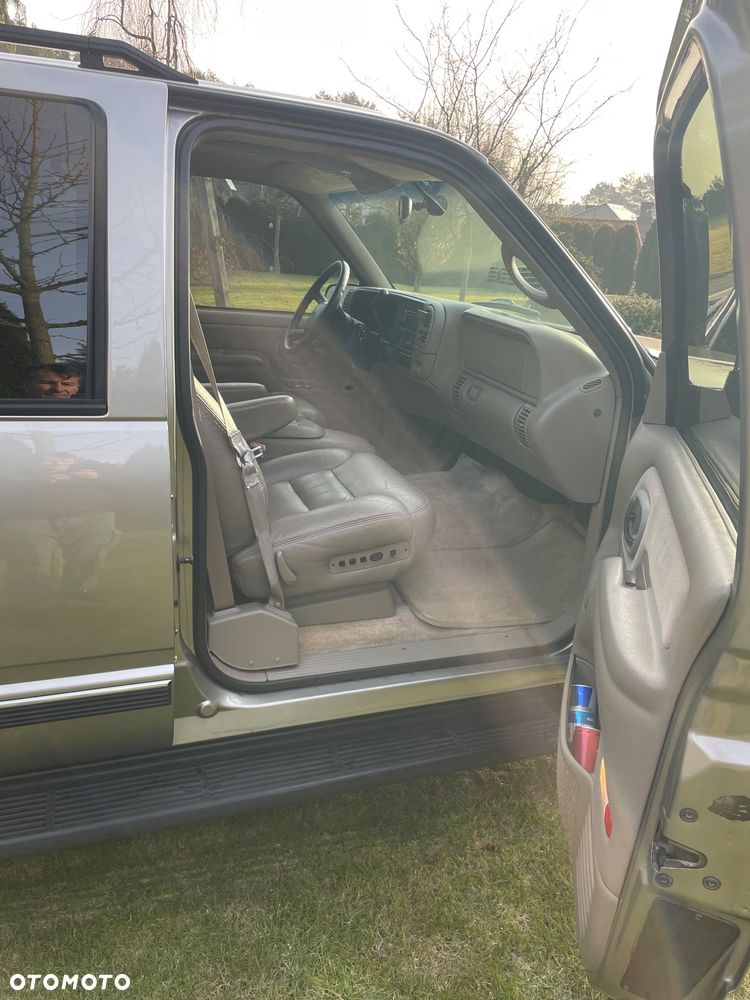 Chevrolet Suburban - 20