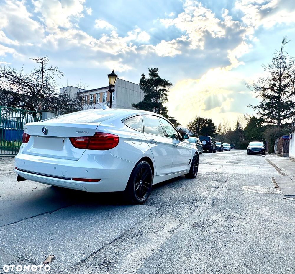 BMW Seria 3 320i Sport Line - 27