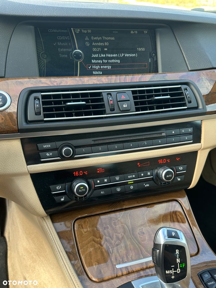 BMW Seria 5 528i - 24