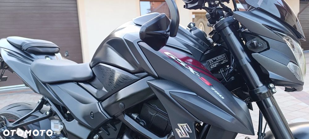 Suzuki GSX - 30