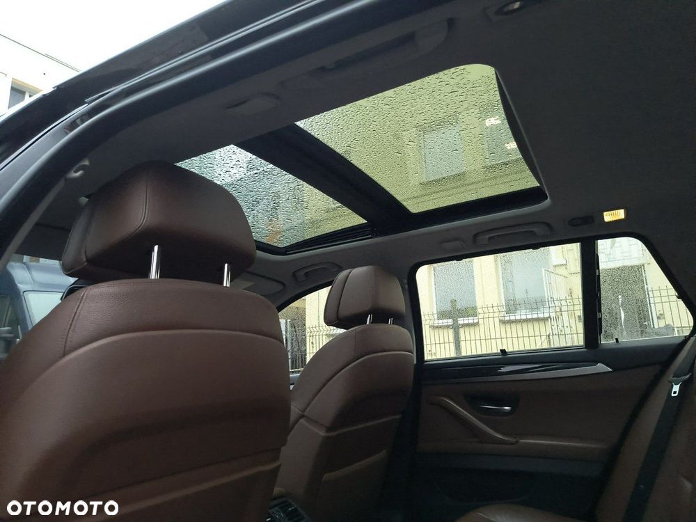 BMW Seria 5 525d xDrive Luxury Line - 28