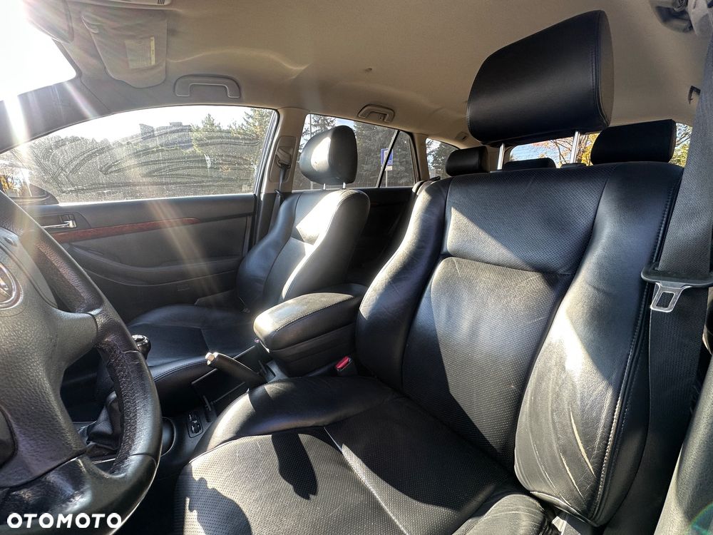 Toyota Avensis 2.2 D-4D Sol - 17