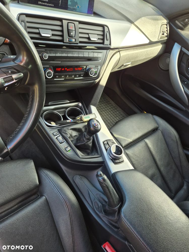 BMW Seria 3 318d xDrive M Sport - 10