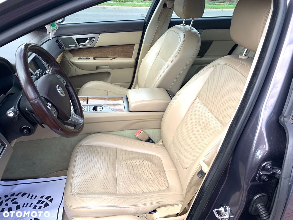Jaguar XF 2.7 V6 Premium Luxury - 25
