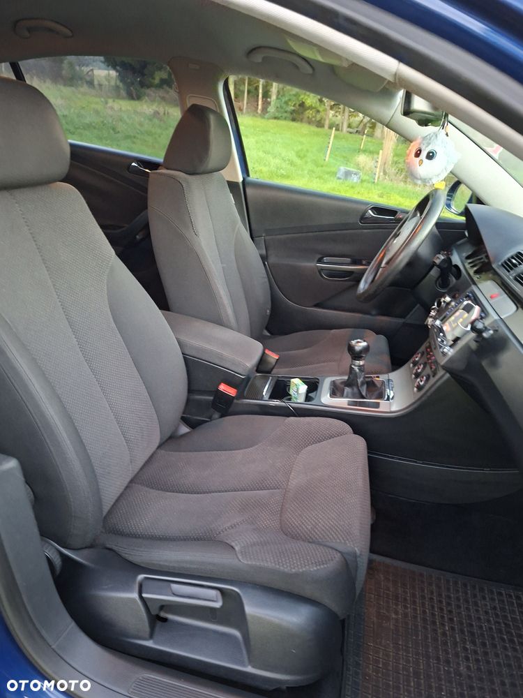 Volkswagen Passat - 13