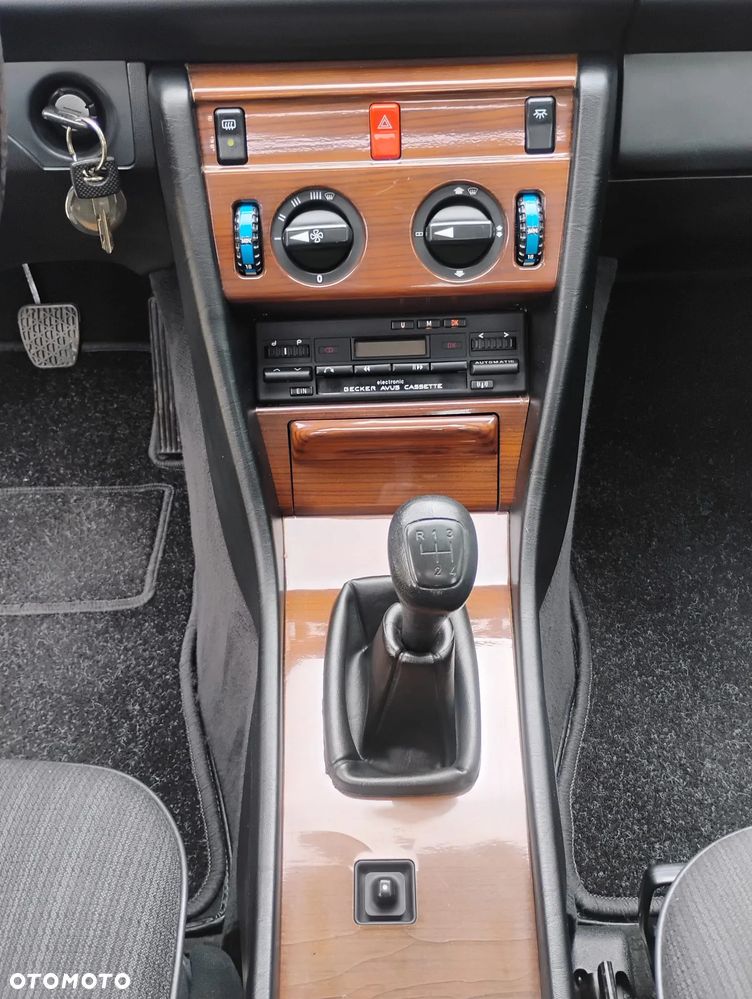 Mercedes-Benz W124 (1984-1993) - 16