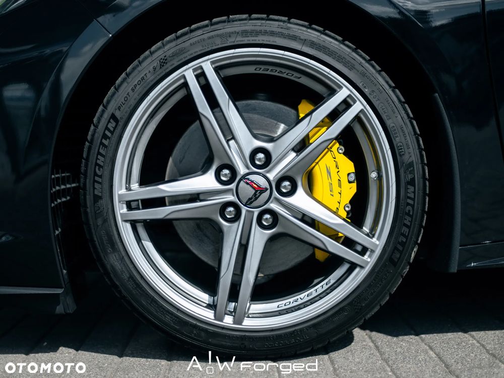 Chevrolet Corvette - 16