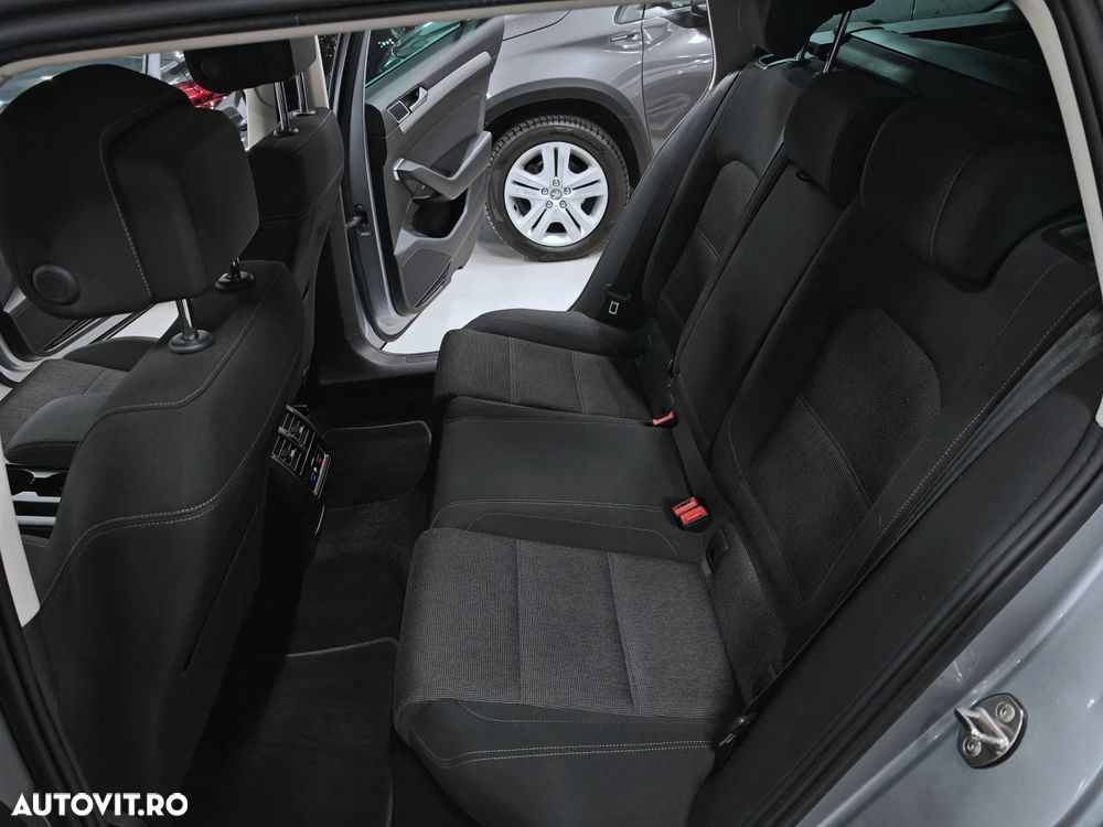 Volkswagen Passat 1.6 TDI SCR DSG Comfortline - 29