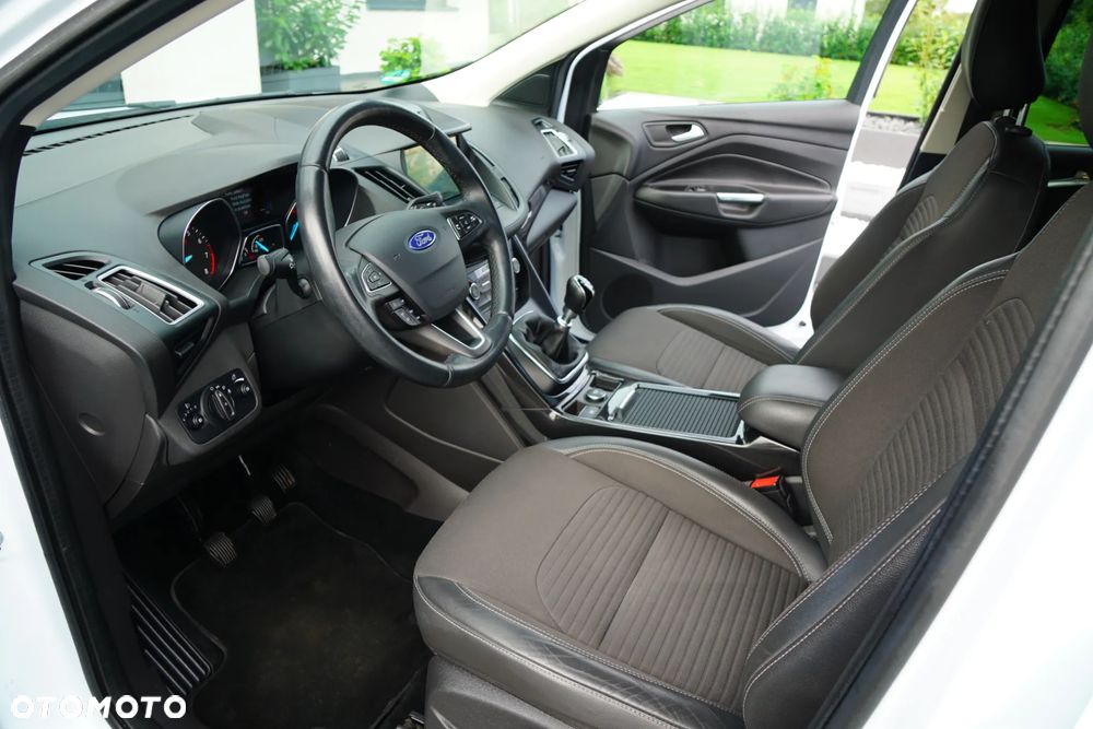 Ford Kuga 1.5 EcoBoost 2x4 Titanium - 25