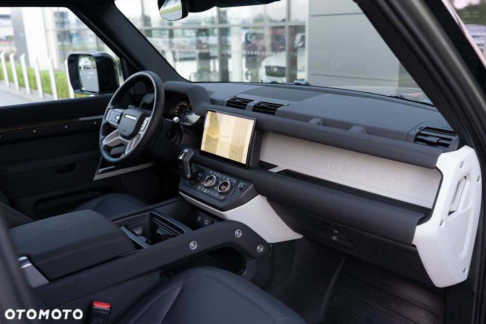 Land Rover Defender - 12