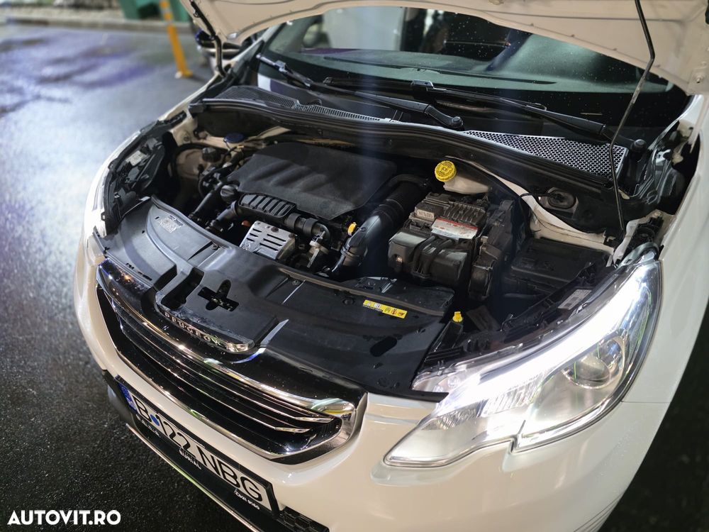 Peugeot 2008 1.2 PureTech Turbo S&S Allure - 11