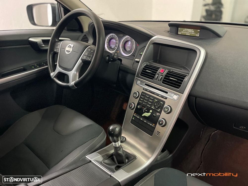 Volvo XC 60 2.0 D3 Drive Momentum - 16