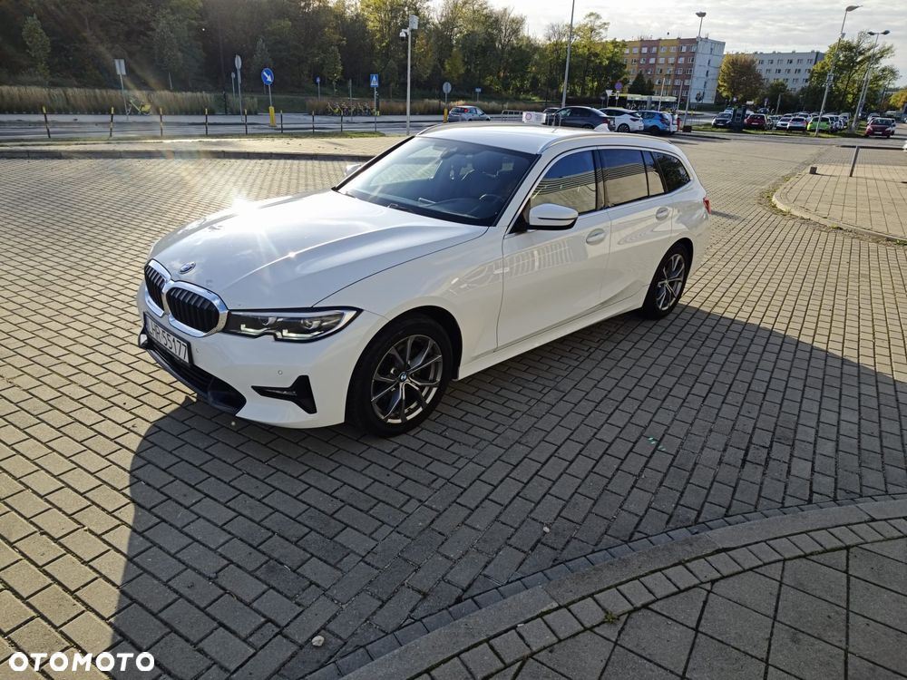 BMW Seria 3 2021 photo 2