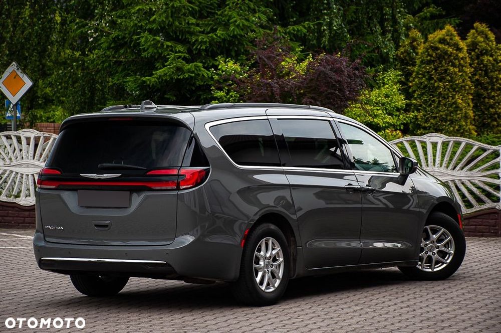 Chrysler Pacifica - 11