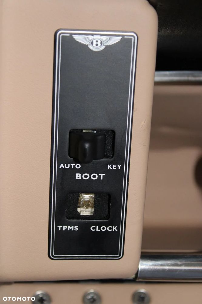 Bentley Azure Standard - 35